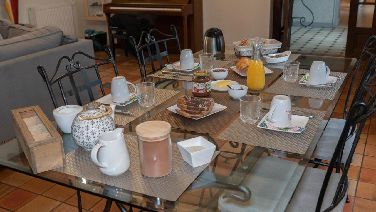 Domaine De La Basse Orme Bed & Breakfast Les Iffs Bagian luar foto