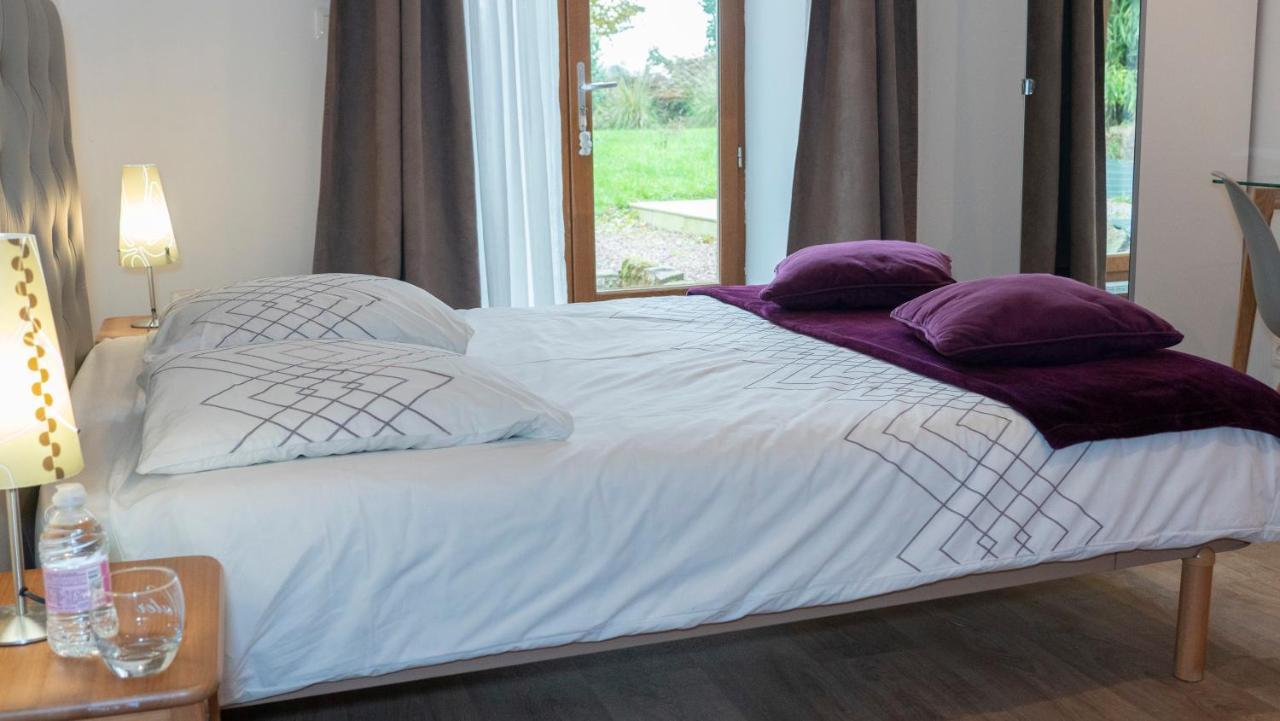 Domaine De La Basse Orme Bed & Breakfast Les Iffs Bagian luar foto