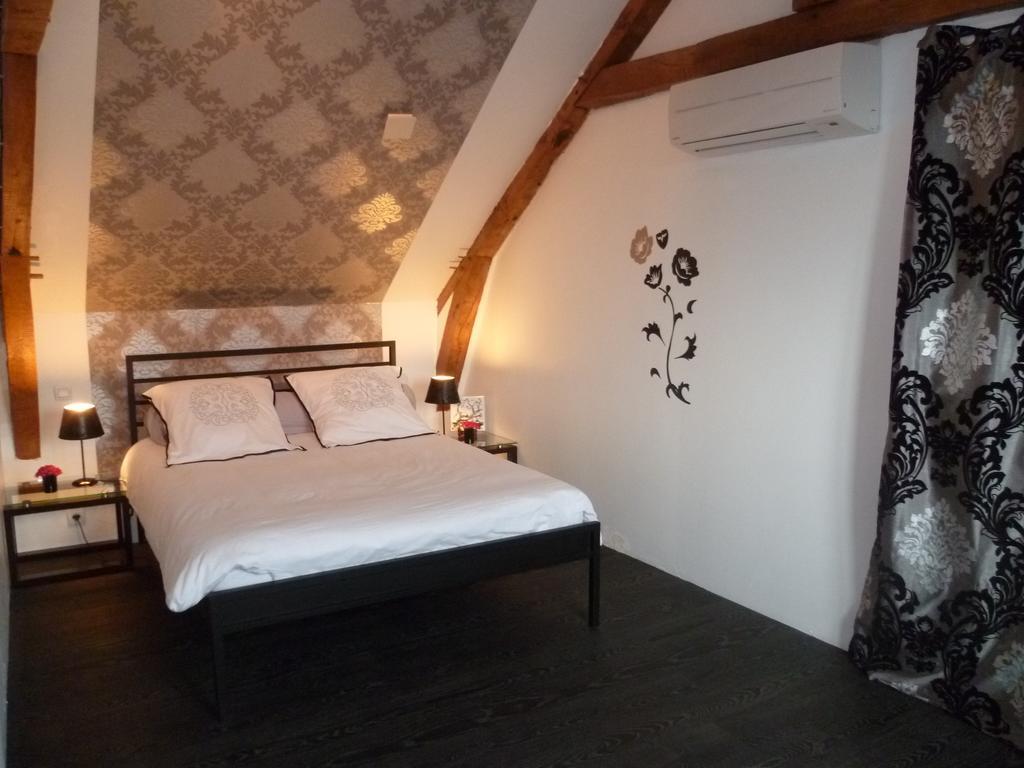 Domaine De La Basse Orme Bed & Breakfast Les Iffs Ruang foto